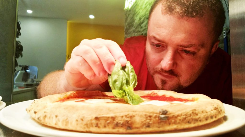 Mario Matarazzo con la variante pizza napoletana